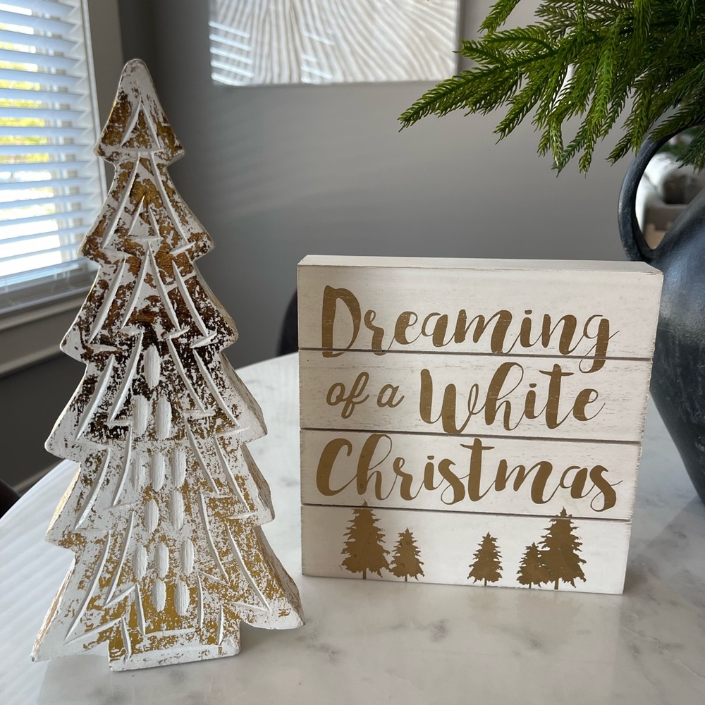 Christmas Decor Sign + Tree - Picture 2 of 3